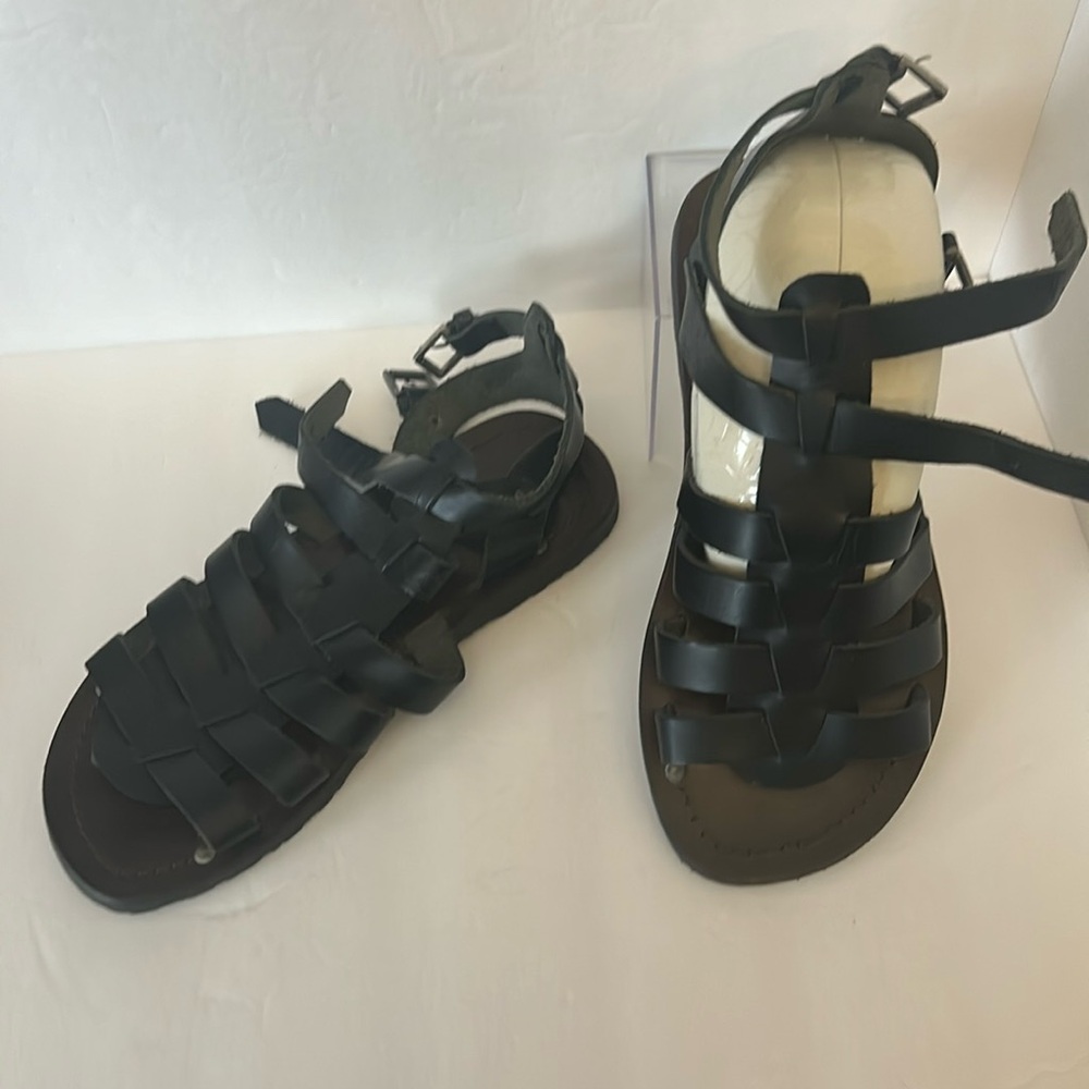Mochi black gladiator leather sandals. Size 40.